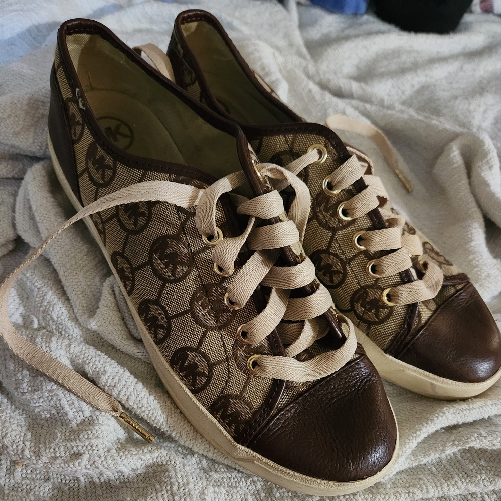 8.5 Michael Kors brown shoes